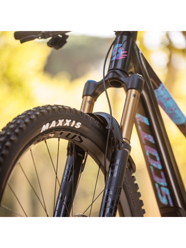 ELEKTRIČNO GORSKO KOLO SCOTT VOLTAGE eRIDE 900 TUNED 2025