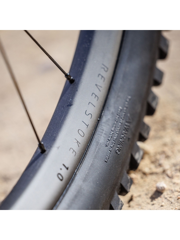 ELEKTRIČNO GORSKO KOLO SCOTT VOLTAGE eRIDE 900 TUNED 2025