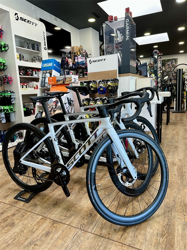 CESTNO KOLO SCOTT ADDICT RC PRO CUSTOM DURA-ACE